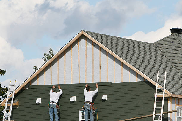 Professional Siding Contractor technician working in Bloomington, IL
